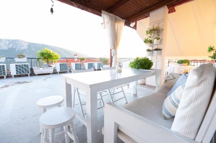 Apartment Kouros Delphi Exterior photo